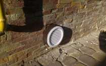 Чем заткнуть отдушины в доме на зиму: основные способы