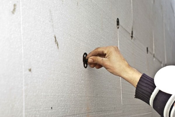 Как прикрепить пенопласт к потолку