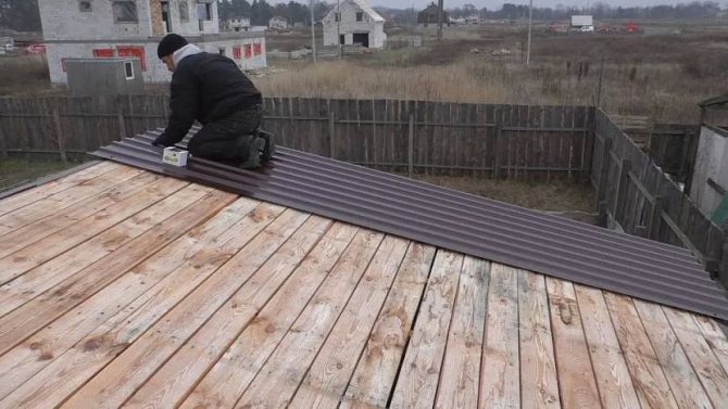 крыша для гаража из профнастила