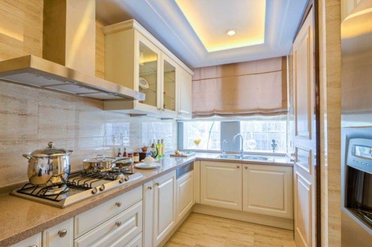 Потолок из гипсокартона в маленькой кухне