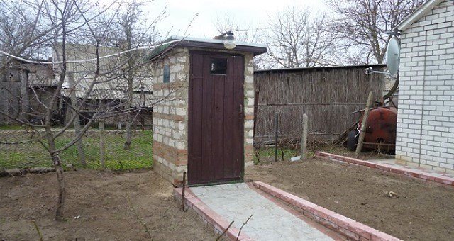 Теплый уличный туалет своими руками
