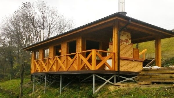 Веранда на сваях к дому: как построить своими руками