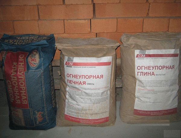 При работе с печами (кладкой, отделкой) нужно использовать огнеупорные смеси