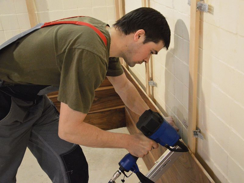 Укладка ламинированной доски на обрешетку