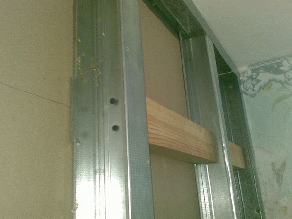 Усиление металлического каркаса с помощью горизонтальных стяжек из бруса
