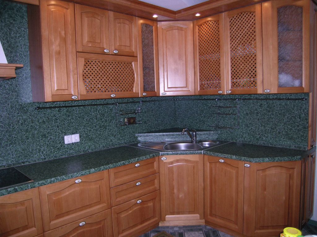 Кухонный фартук из пластика
