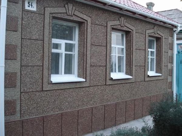 Фасад дома из мозаичной штукатурки 